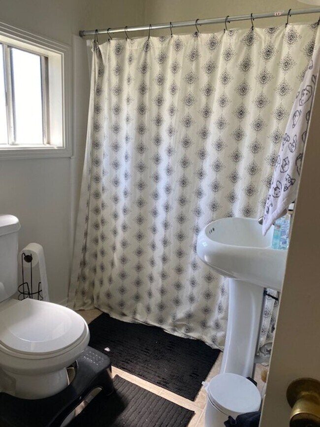 Building Photo - 1361 Stafford St