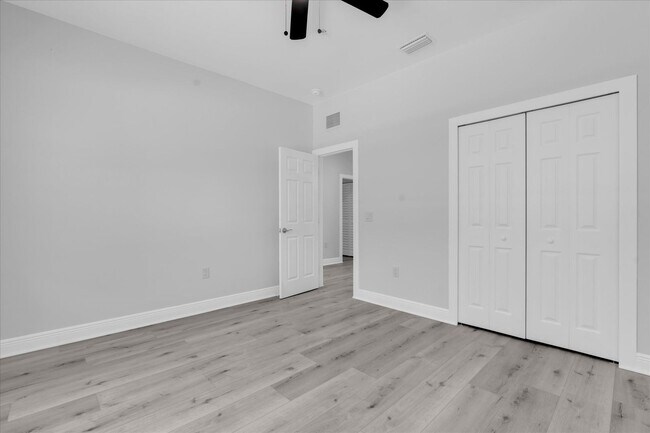 Building Photo - 705 S Orange Ave