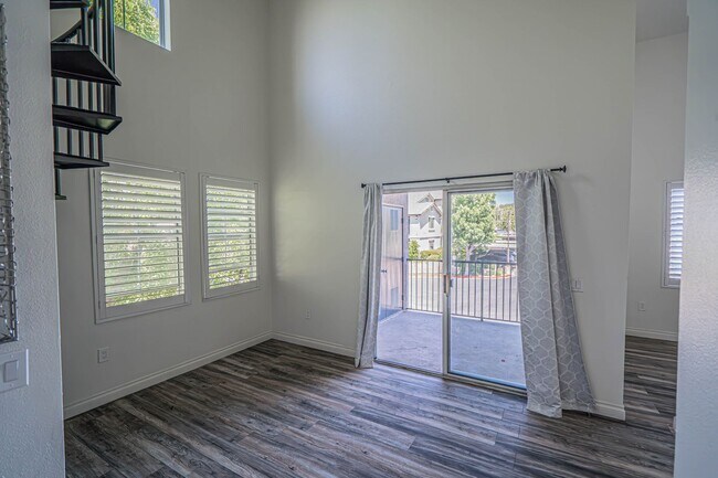 Building Photo - 1 Bedroom + Loft in the Bordeaux Community of Saugus!