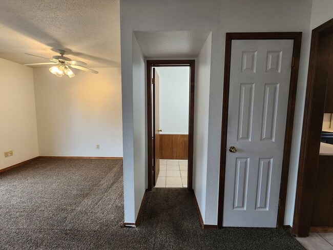 Building Photo - Cute 3 bedroom Townhome in Shawnee!