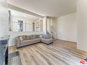 Building Photo - 11730 Moorpark St