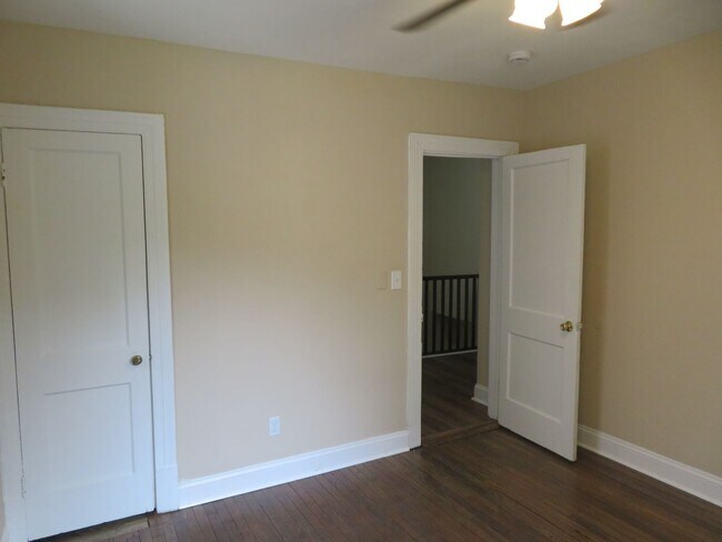 Building Photo - Newly renovated and updated home in Historic Petersburg.