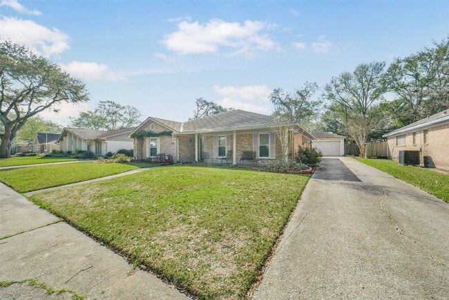 Building Photo - 8415 Braesdale Ln