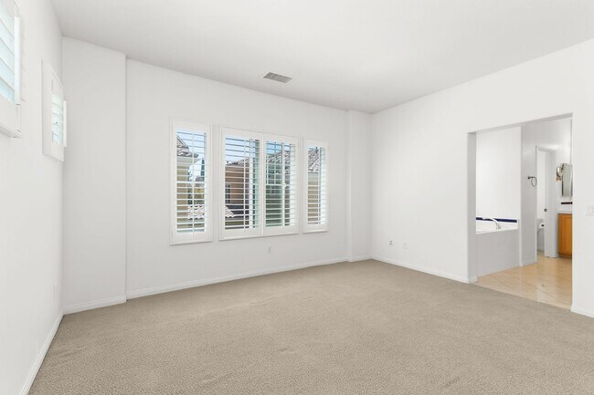 Building Photo - Paseo del Sol Charmer with Private Yard and Community Pool