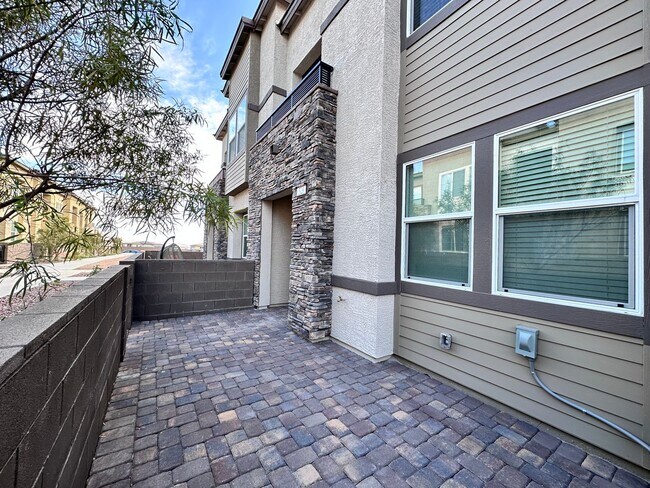 Building Photo - 329 Laurel Peak Dr