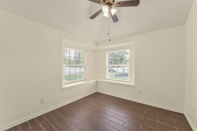 Building Photo - 18147 Dinner Creek Dr