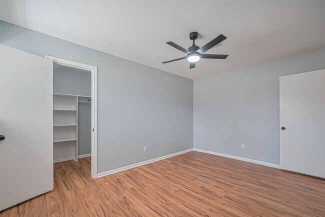 Building Photo - 16506 Amcreek Rd