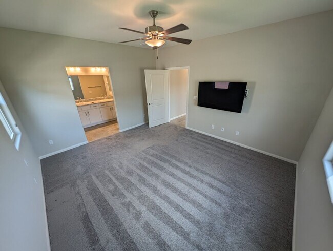 Building Photo - 4333 Glossier Ave