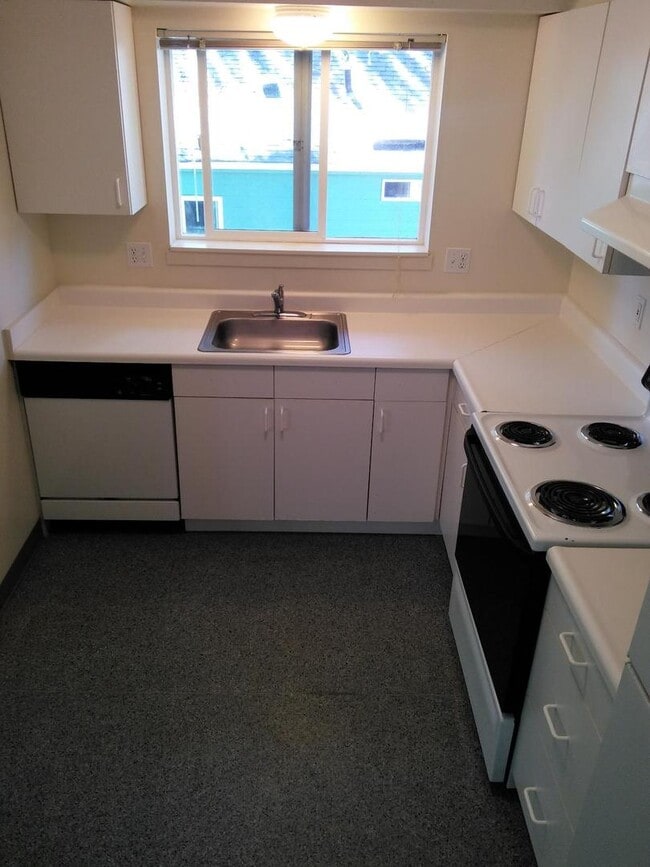 Building Photo - (560) 21st Street Duplex - 2 Bedroom / 2 Bathroom