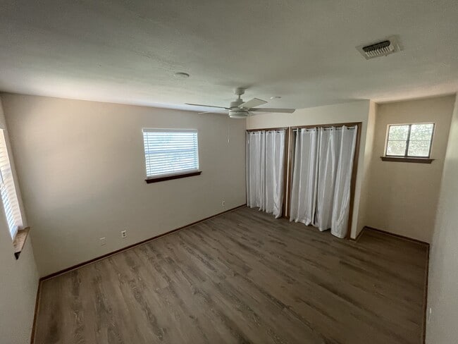 Building Photo - 1214 Timber Bay
