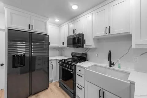 Building Photo - 842 E Laramie Ln