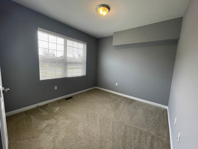 Building Photo - 3-Bedroom, 2-Baths, 1350 SF condo-style apartment, Upper Unit in Shelby Township.