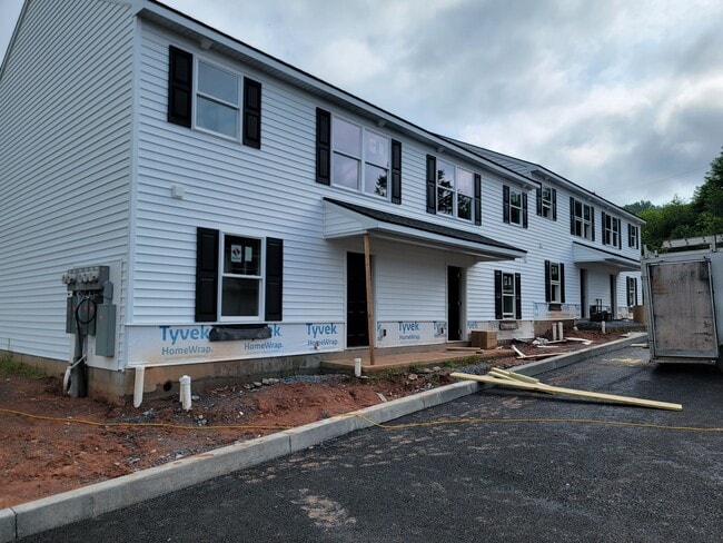 Building Photo - 1334 Reading Rd