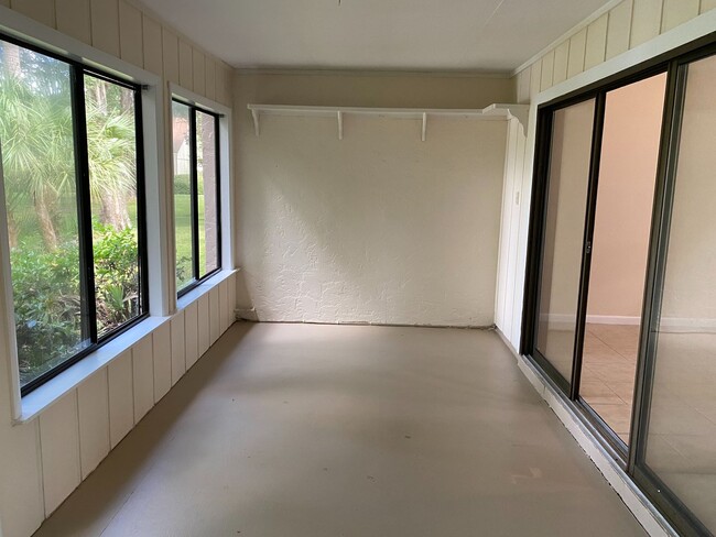 Building Photo - Large 3 Bedroom, 2 Bathroom Home Overlooki...