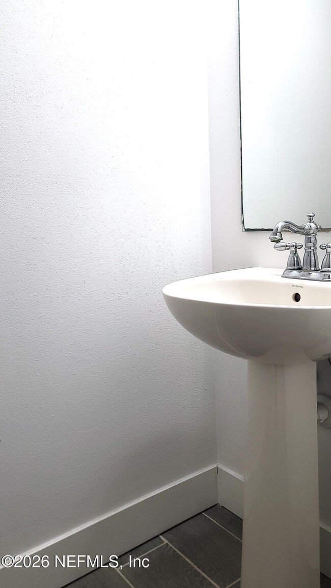 Building Photo - 2303 Sunset Bluff Dr