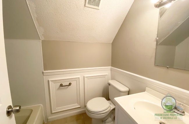 Building Photo - 105 Osmond Dr