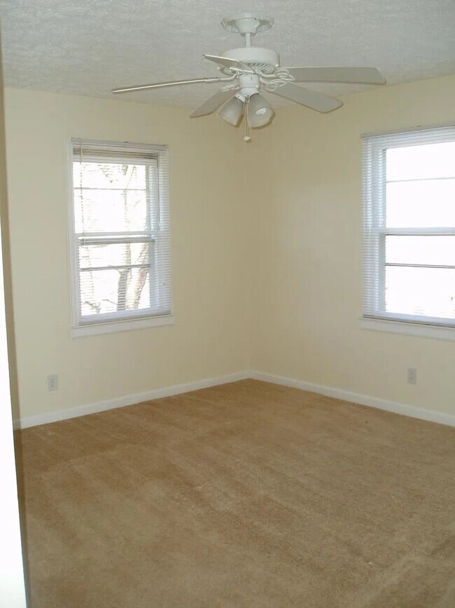 Building Photo - 506 Jefferson Dr