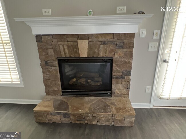 Building Photo - 80 Drew Cir