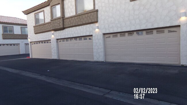Building Photo - PUEBLO SANTA FE CONDO! FANTASTIC 2 BEDROOM...
