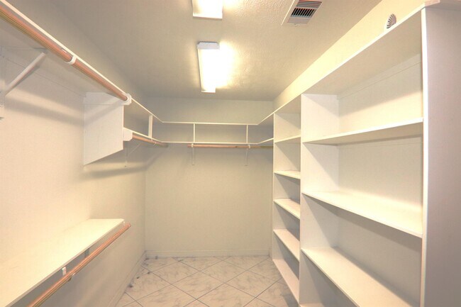 Building Photo - 3107 Moor Dr