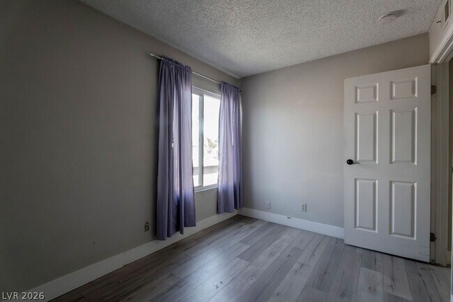 Building Photo - 1501 Living Desert Dr