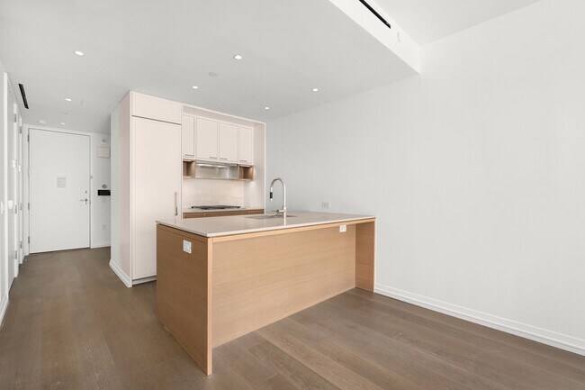 Primary Photo - 250 W 96th St