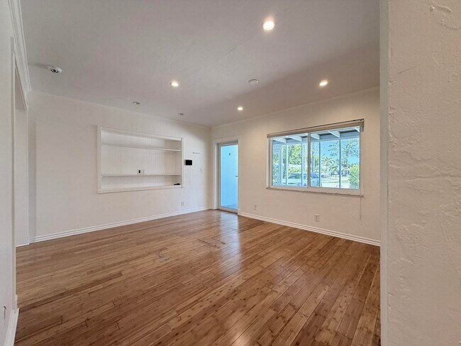 Building Photo - 1413 SW 23rd Ave
