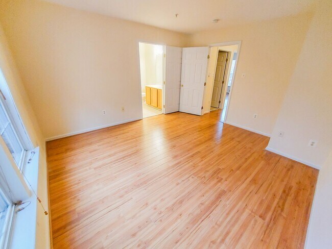 Building Photo - Charming and Updated 3BR/2.5BTH townhome in desirable Germantown, MD