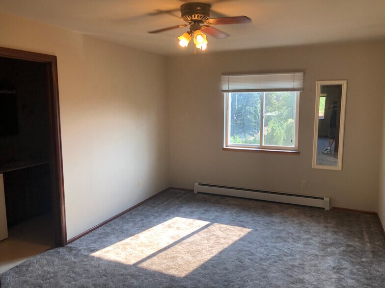 Building Photo - 511 5th Ave