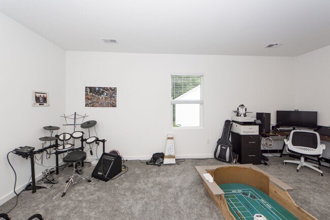 Building Photo - 4 Bedroom 3 Bath Home in Windsor Hill - North Charleston