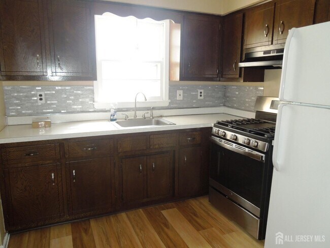 Building Photo - 2026 2nd Pl