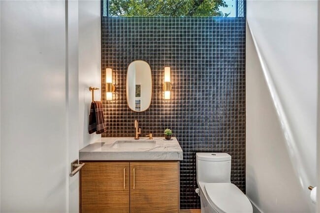 Building Photo - 4811 Timberline Dr