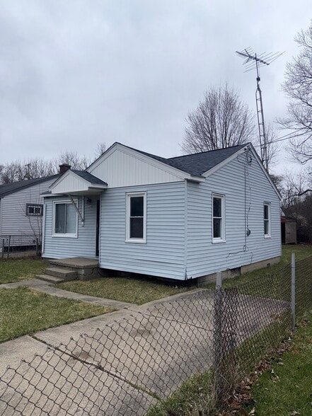 Building Photo - 246 E York Ave