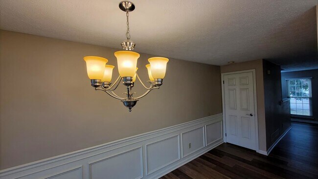 Building Photo - 6525 Blossomwood Cir NE