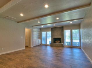 Building Photo - 2901 Rosewood Ln