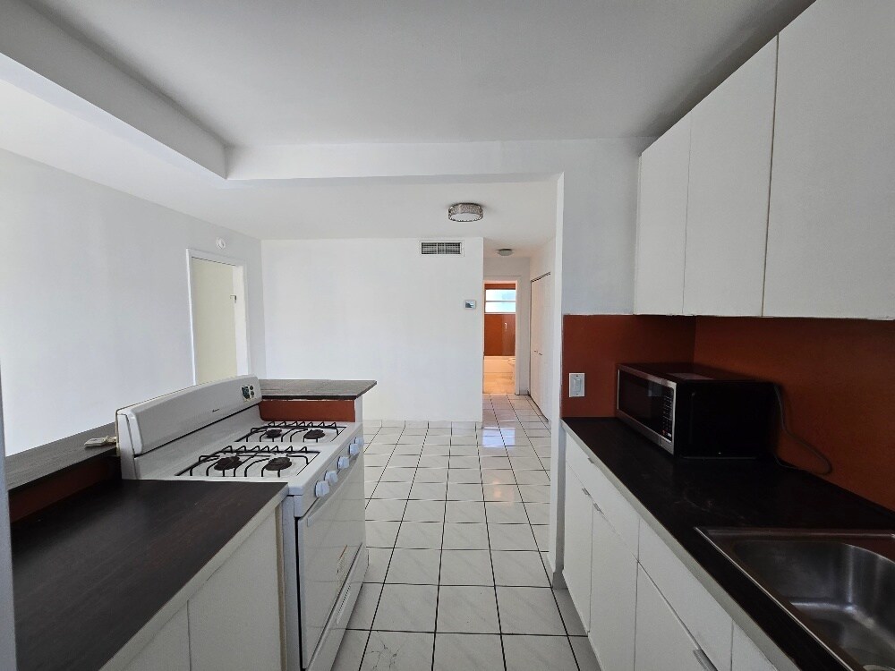 Building Photo - 631 Jefferson Ave