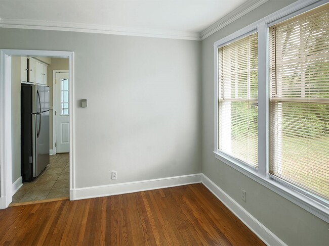 Building Photo - DARLING UPDATED 2 bed, 1 bath with updated appliances in HIGH POINT TERRACE