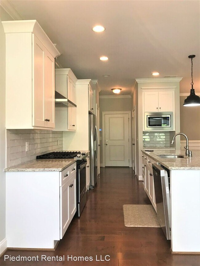 Building Photo - 3 br, 3 bath House - 105 Beckham Dr