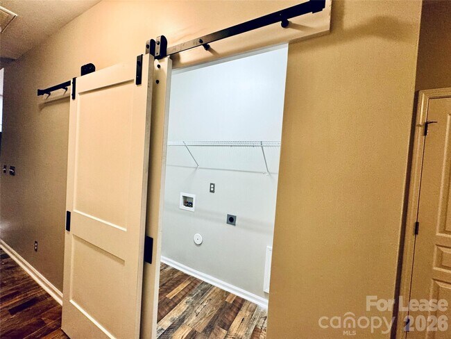 Building Photo - 8734 Arrowhead Pl Ln