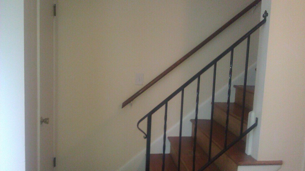 Building Photo - 3069 McGuffey Rd