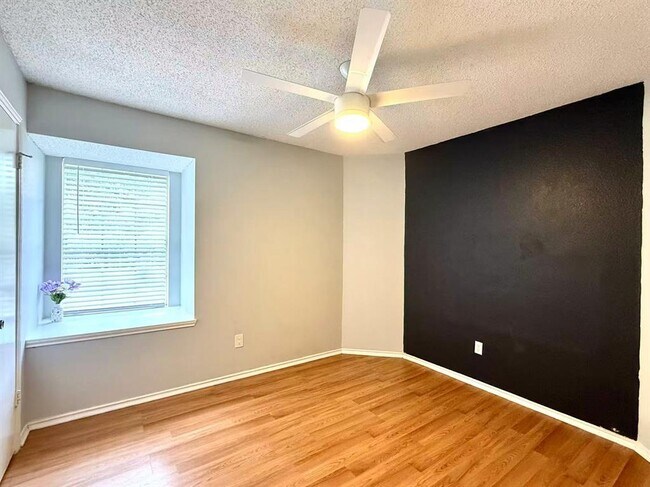 Building Photo - 6320 Avery Island Ave