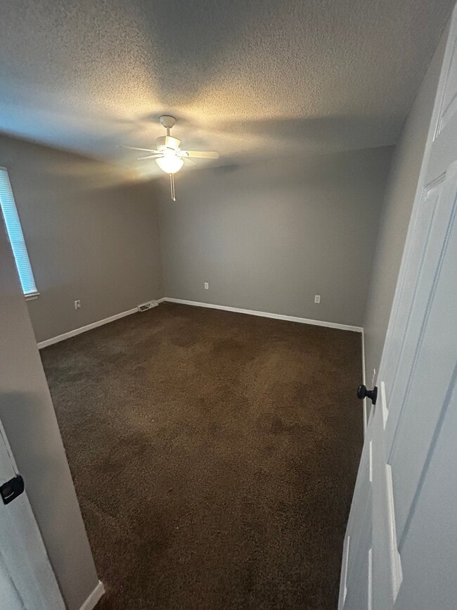 Building Photo - 301 Emerald Dr
