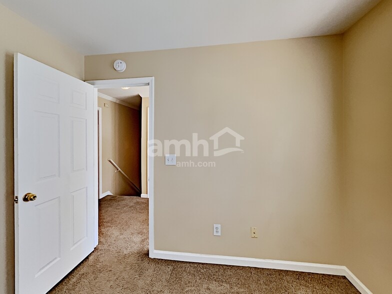 Building Photo - 710 Ridgewood Way