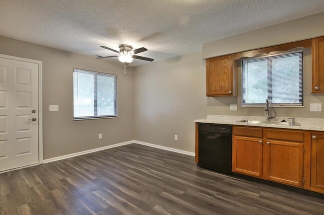 Building Photo - 914 Tradewind Dr