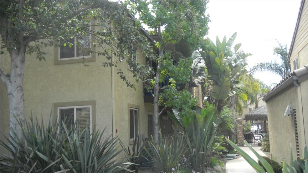 Building Photo - 1935 Avenida Del Mexico