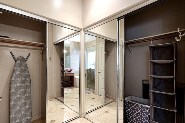 Building Photo - 7639 E Indian Bend Rd