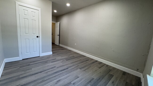 Building Photo - 7413 Drexel Ave