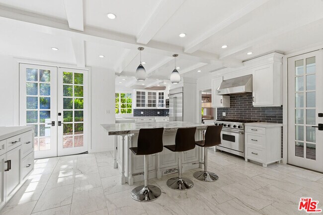 Building Photo - 9305 Hazen Dr