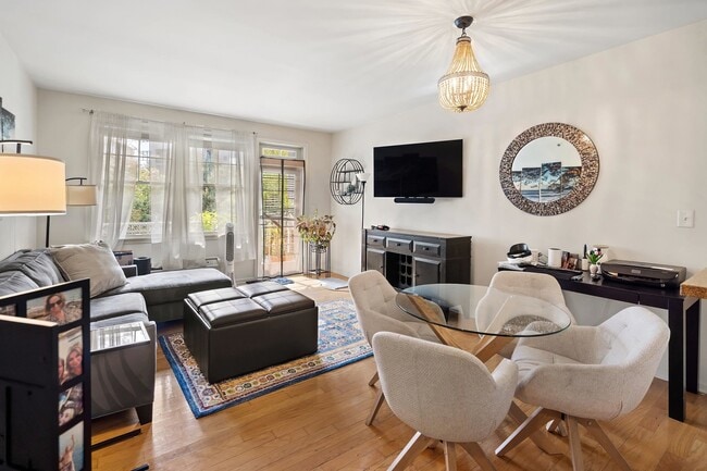 Primary Photo - 4 Constellation Pl