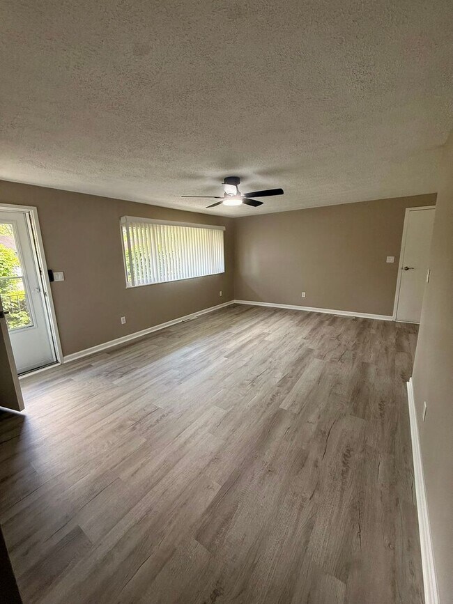 Building Photo - Move-In Ready 2BR with Stunning Granite + Fenced Backyard